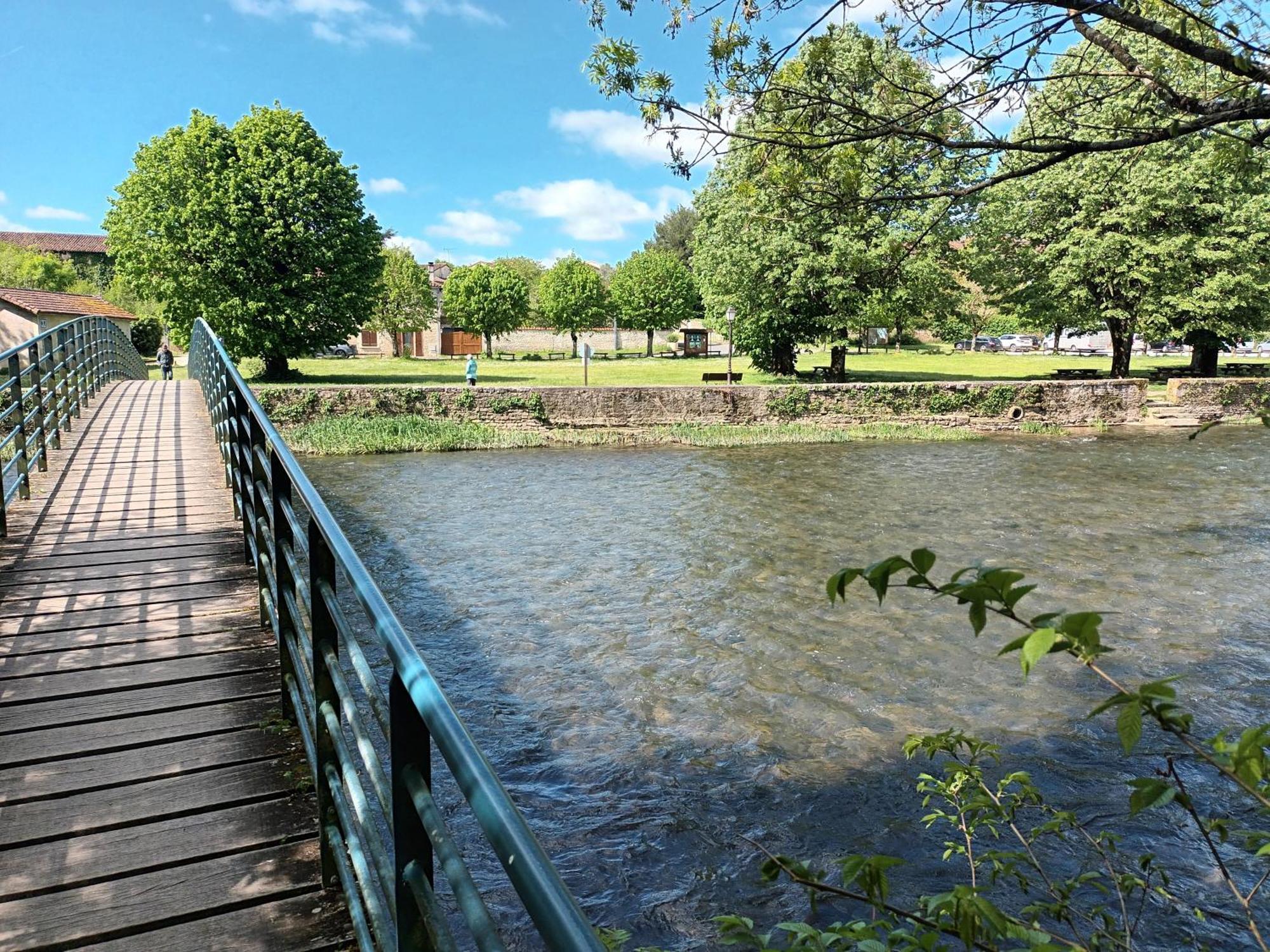 Apartament Au Bord De La Riviere Verteuil-sur-Charente Zewnętrze zdjęcie